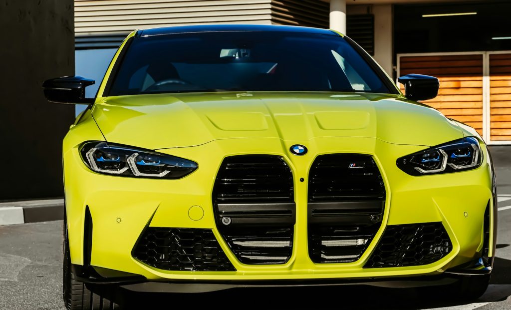 Gele BMW