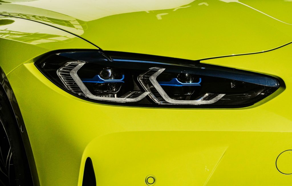 Gele BMW