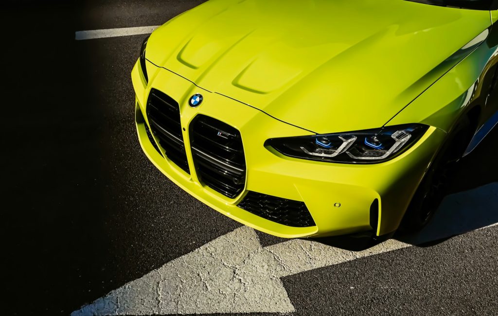Gele BMW